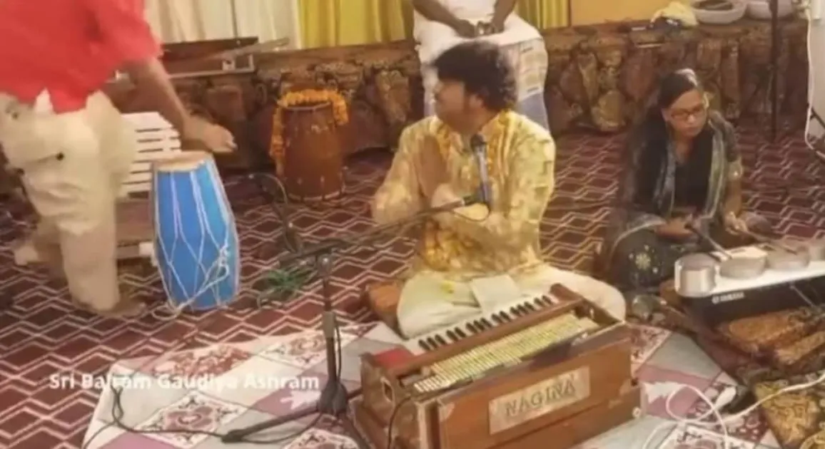 Kenny was instructed by the singer to play the drum in a specific taal.