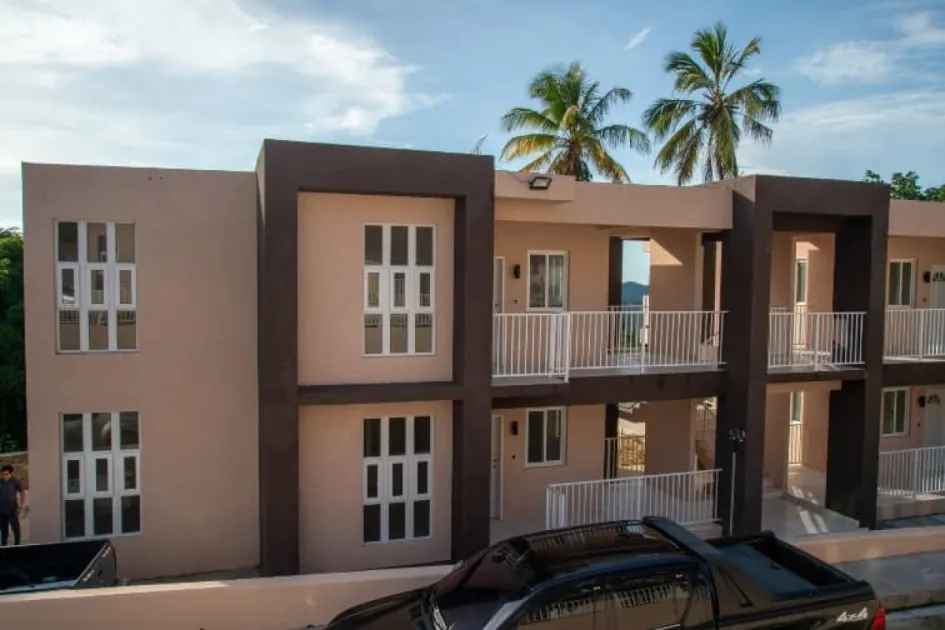 Sixteen new apartments were handed over to families in Roseau South, Dominica, as part of the government’s Housing Revolution Programme to build climate-resilient communities.