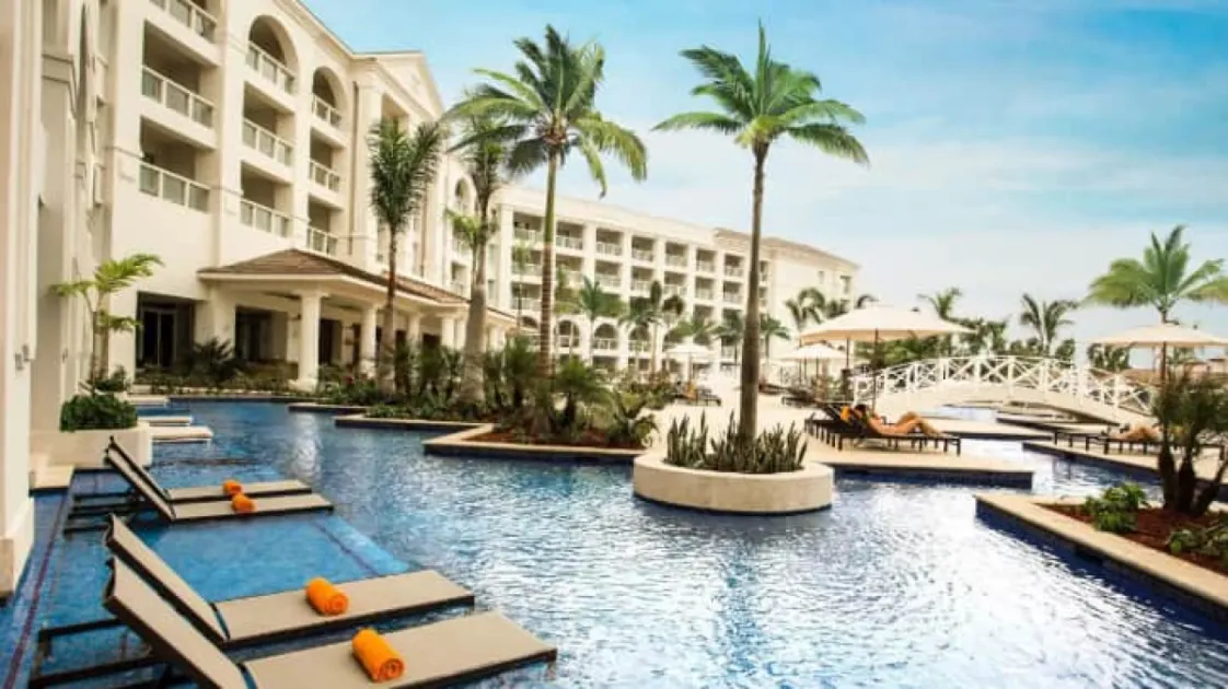 The suspension of the services has also been announced considering the damage experienced by these hotels in Jamaica.  The suspension of the services has also been announced considering the damage experienced by these hotels in Jamaica.