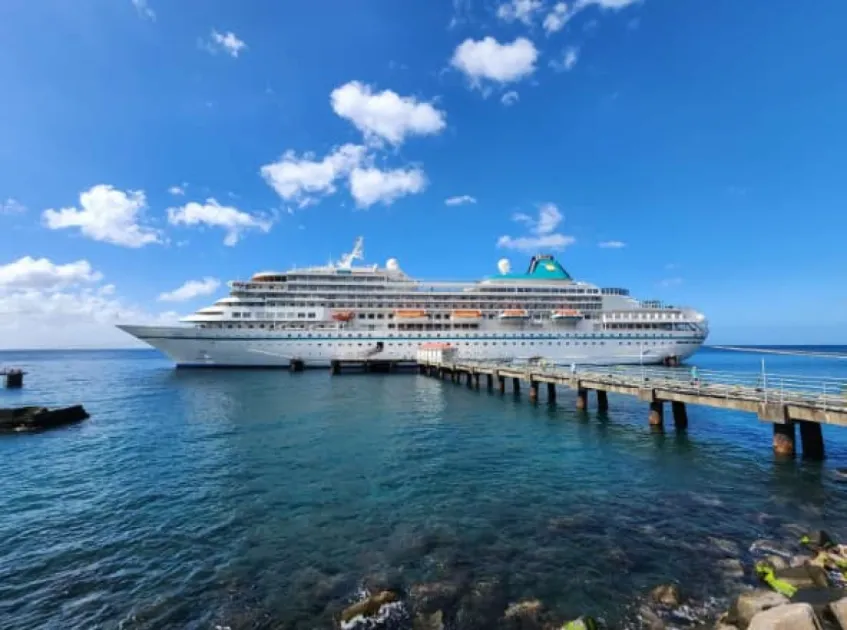 Dominica’s Ministry of Tourism held a special ceremony to welcome the ship’s passengers and crew, highlighted by a formal plaque exchange to commemorate the visit.