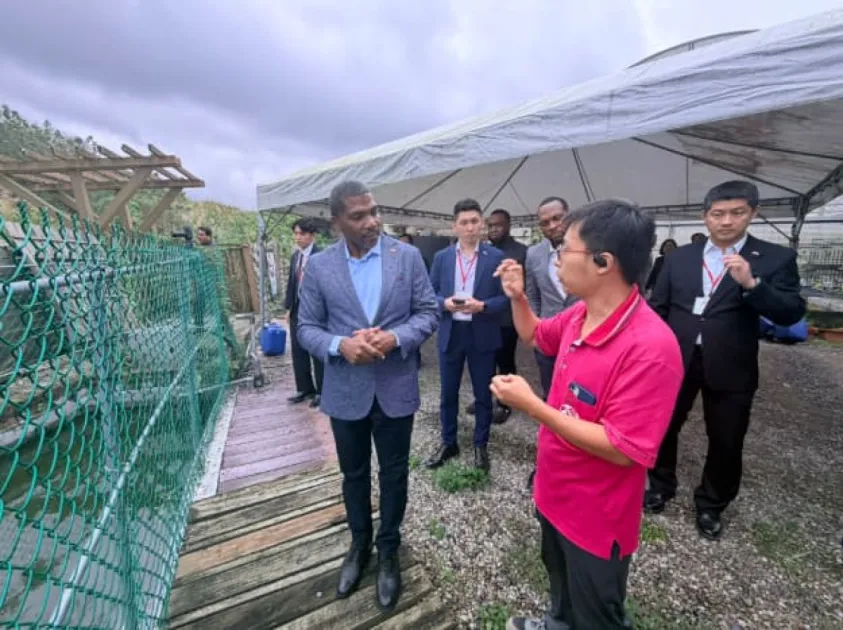 On November 17th, the Prime Minister visited Taiwan’s Tron Energy Technology, a leading electric vehicle manufacturer and engaged with members at Vanilla Ueno Park.