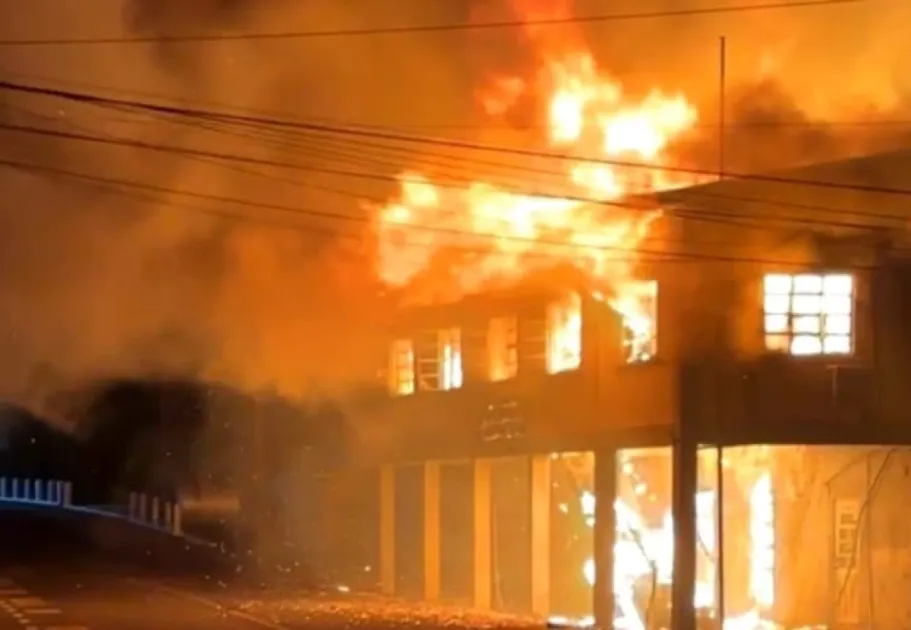 Fire completely destroyed the Calliaqua Police Station in Kingstown, also damaging nearby buildings and a minibus.