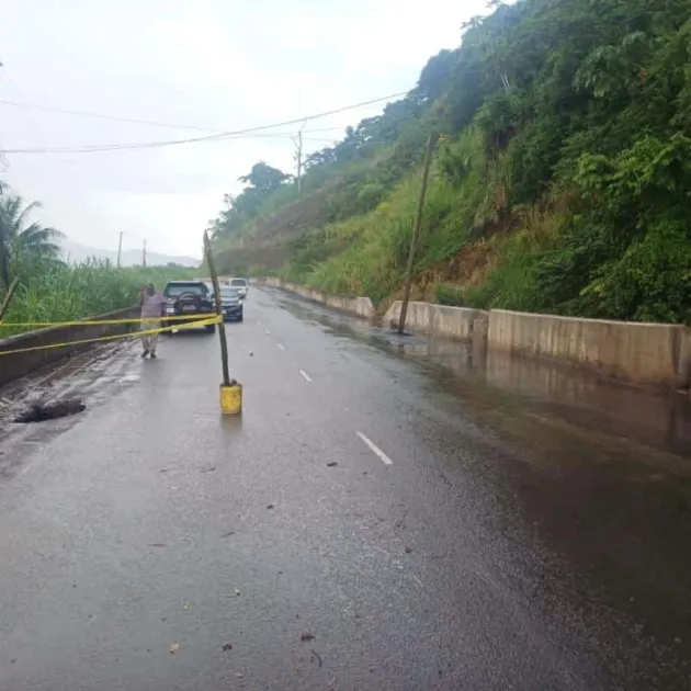 Jamaica: NWA warns public after section of Broadgate Road collapses