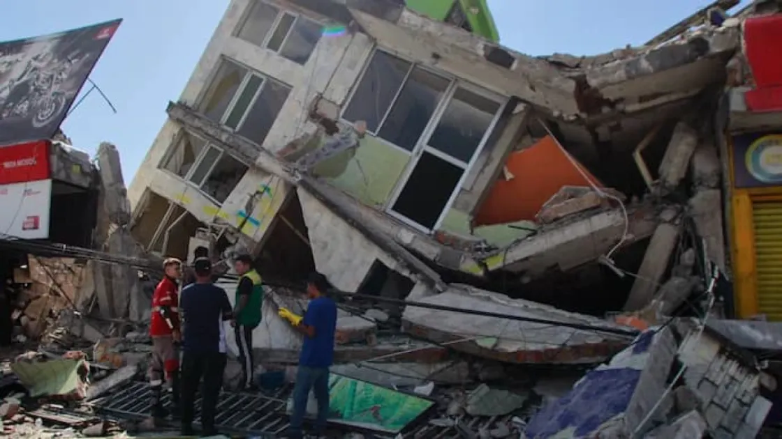 At least 164 people have died and hundreds more have been injured after a powerful 7.4-magnitude earthquake struck western Colombia, with rescue teams continuing to search for survivors.